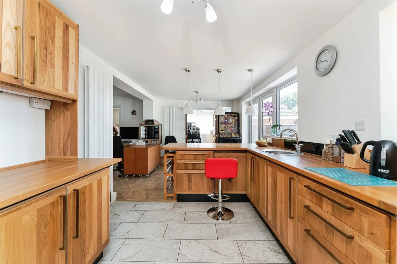 Knights End Road, March, PE15, photo 6