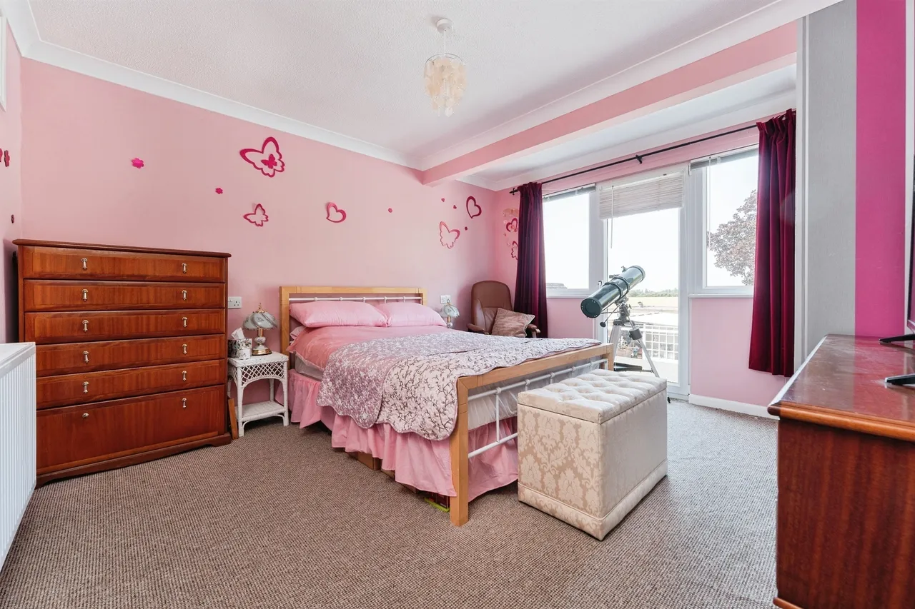 Knights End Road, March, PE15, photo 16