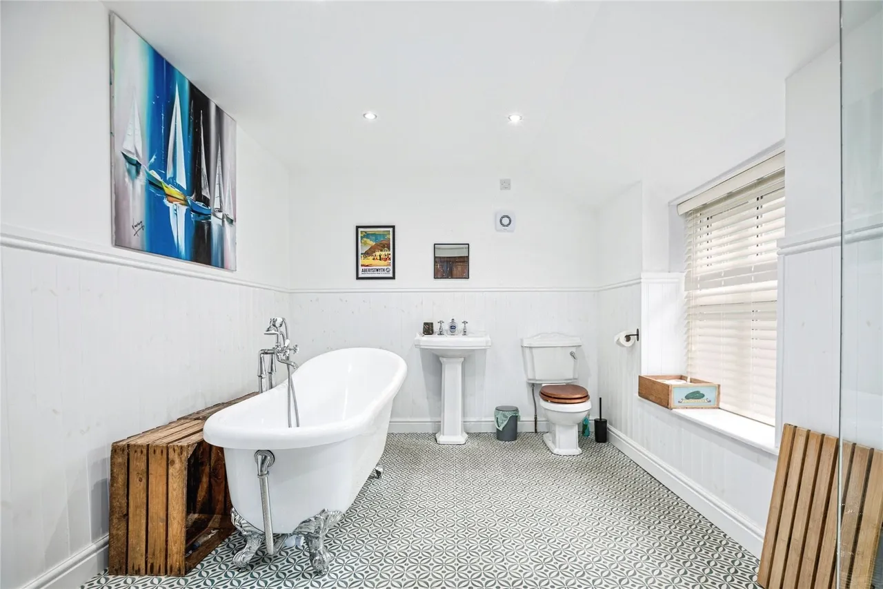 Pwllhobi, Llanbadarn Fawr, SY23, photo 16