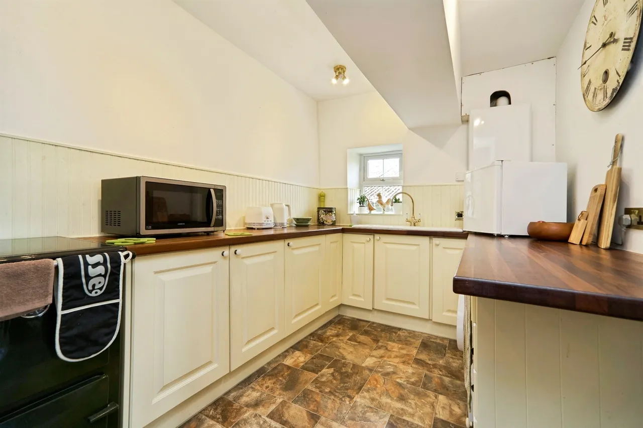 Springhill Place, Wilsden, Bradford, photo 5