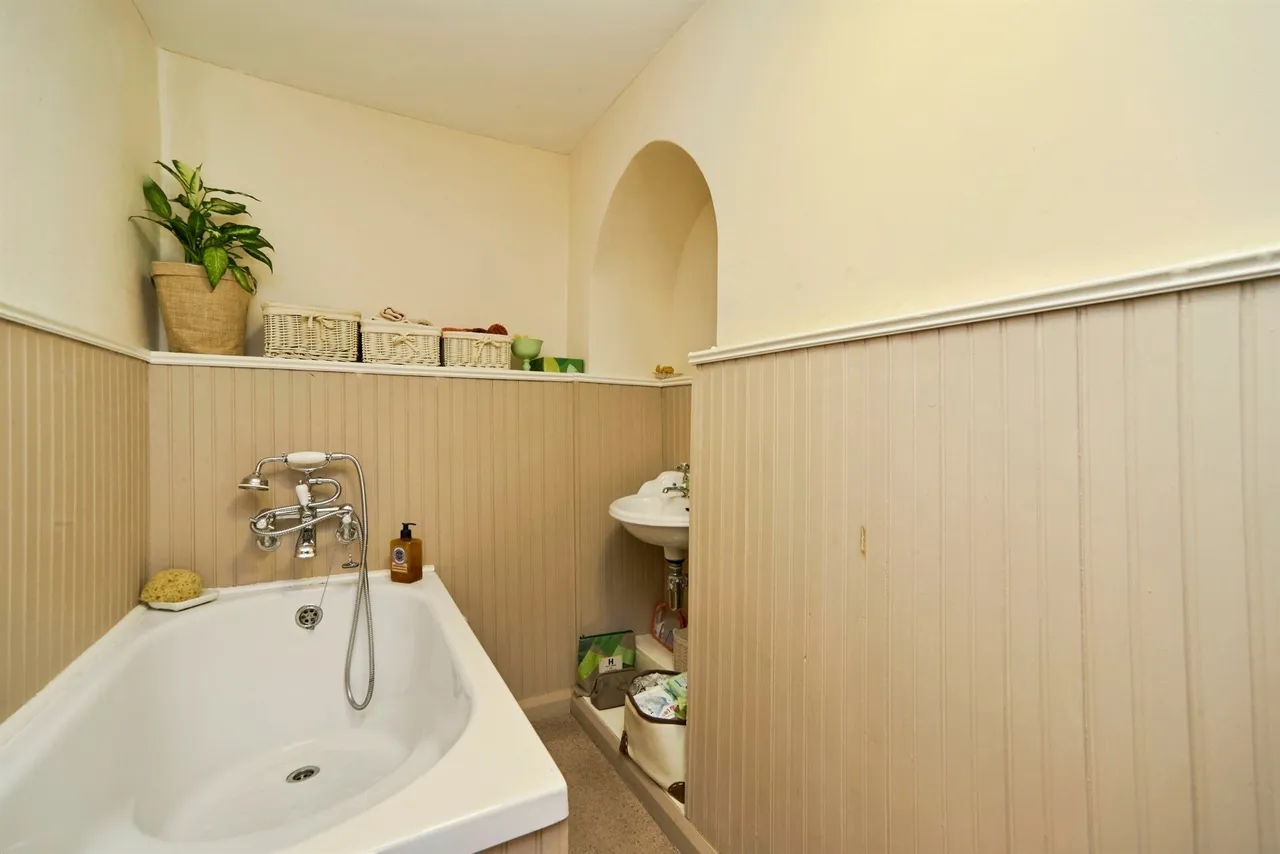 Springhill Place, Wilsden, Bradford, photo 12