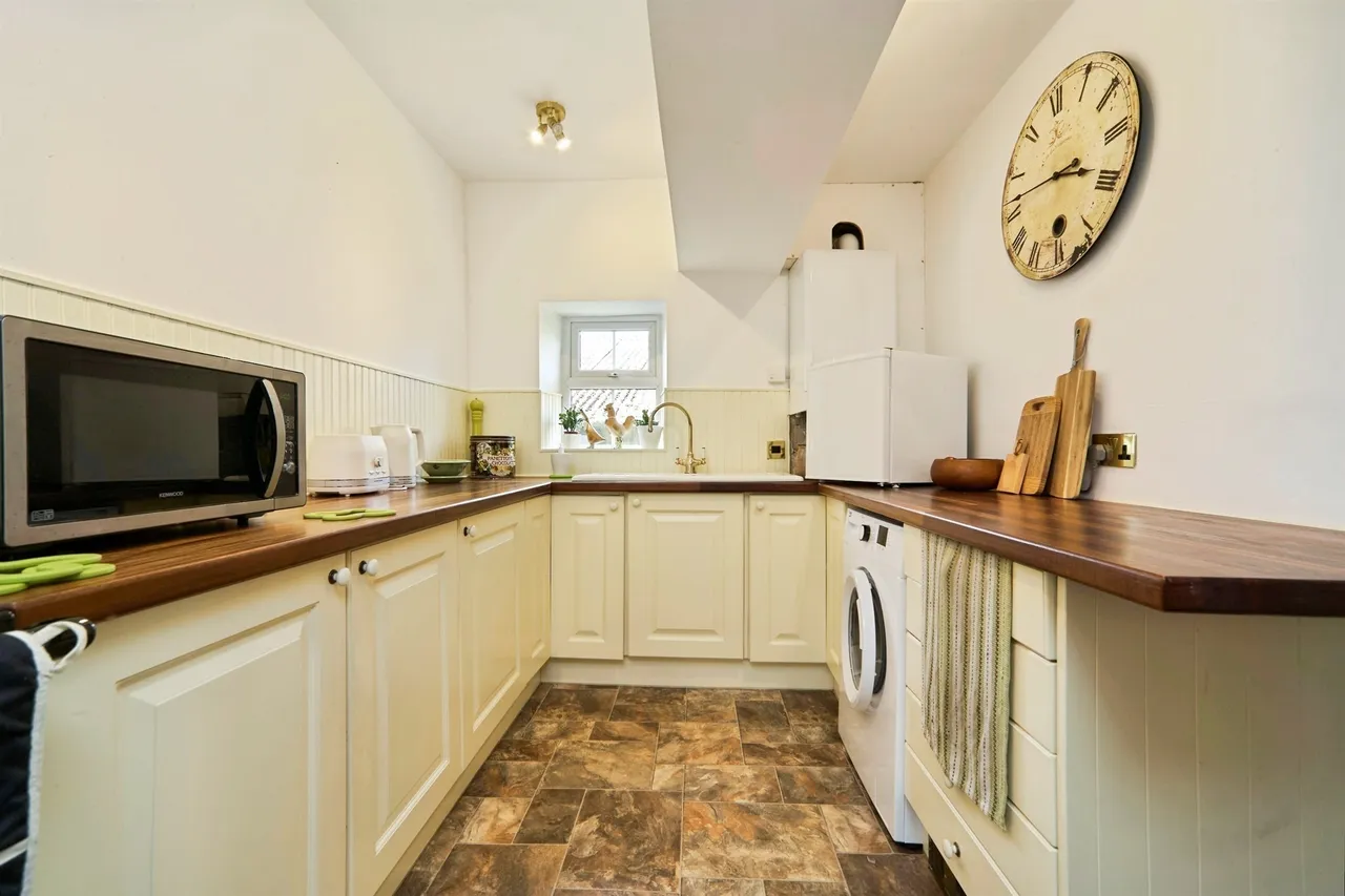 Springhill Place, Wilsden, Bradford, photo 6