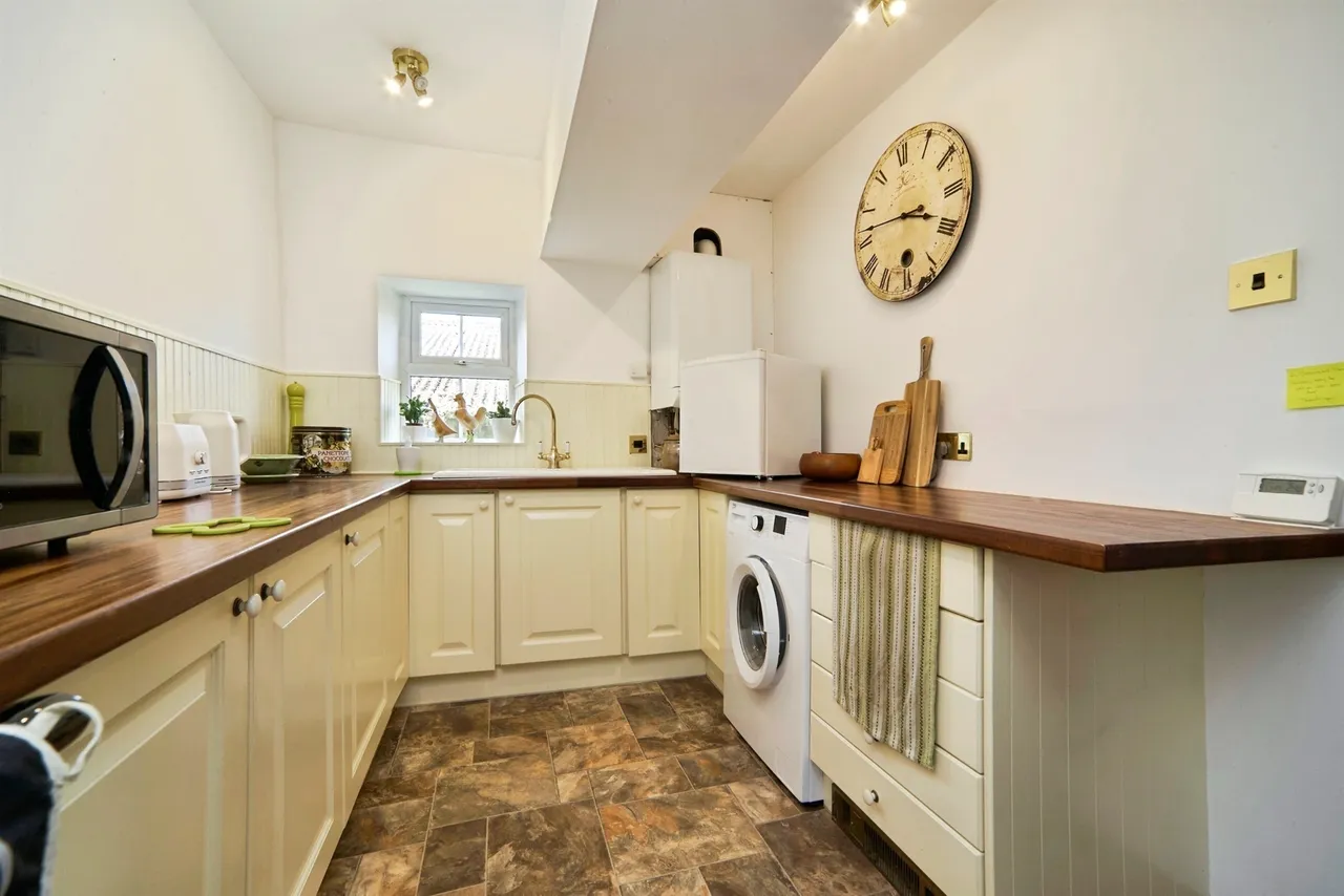 Springhill Place, Wilsden, Bradford, photo 9