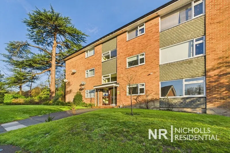 Oakfield Drive, Reigate, RH2, photo 2