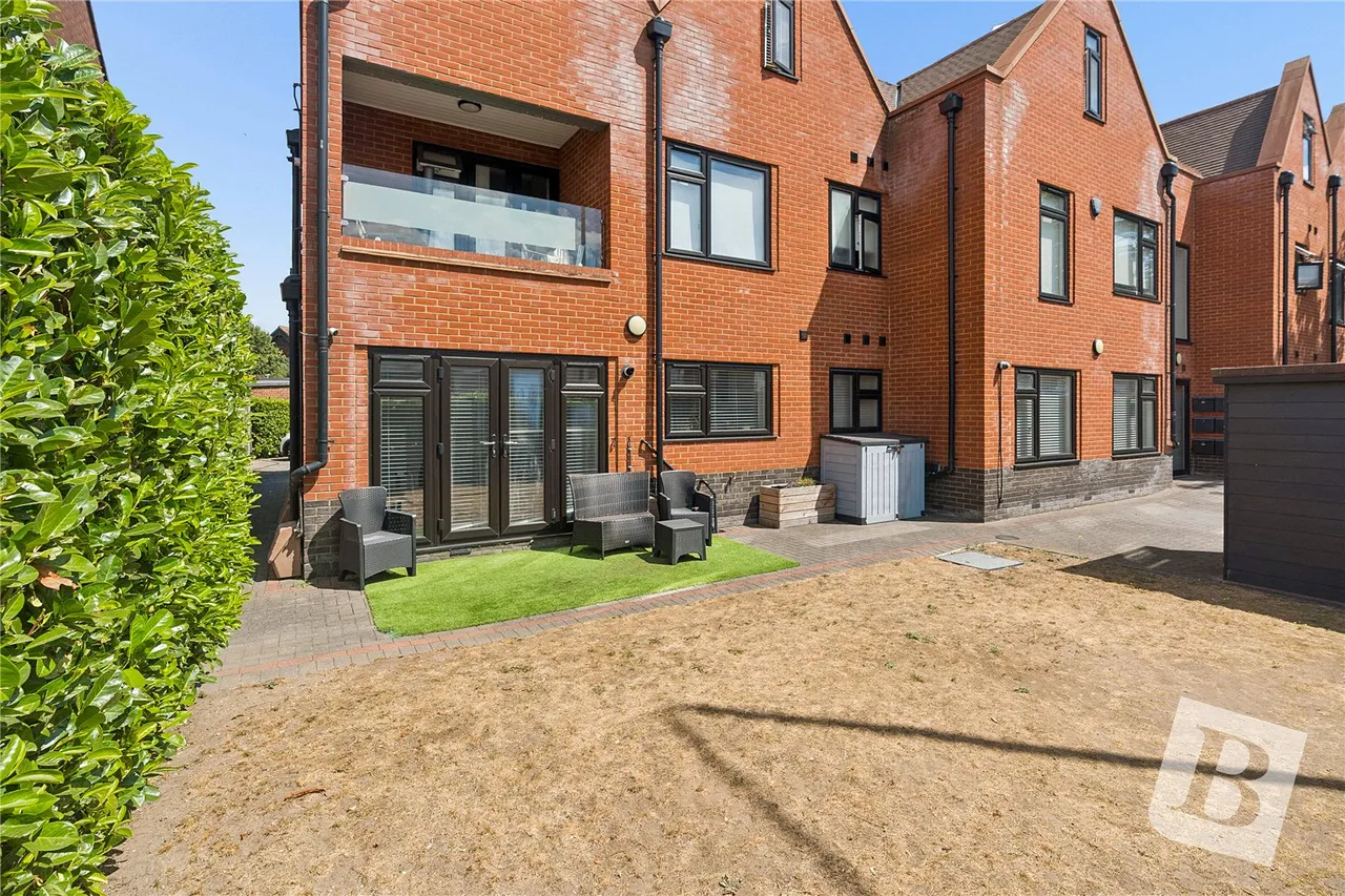 Three Oaks Court, 151 Balgores Lane, Gidea Park, RM2, photo 6
