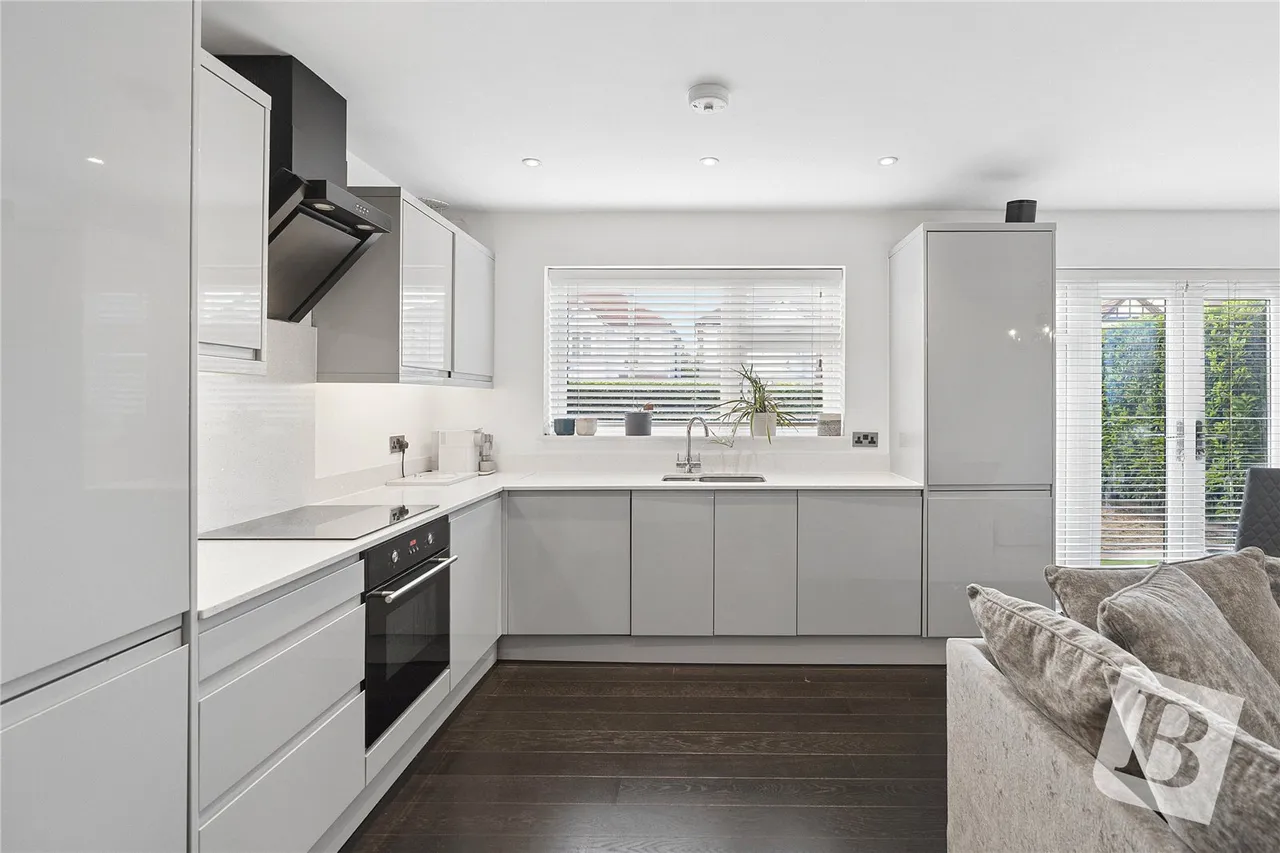 Three Oaks Court, 151 Balgores Lane, Gidea Park, RM2, photo 12