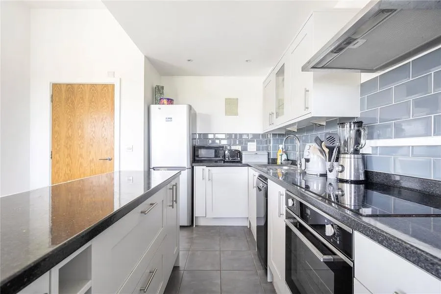 Victoria Way, Woking, GU21, photo 2