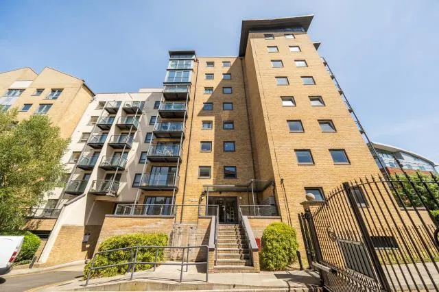 Victoria Way, Woking, GU21, photo 9