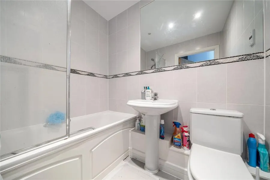 Victoria Way, Woking, GU21, photo 12