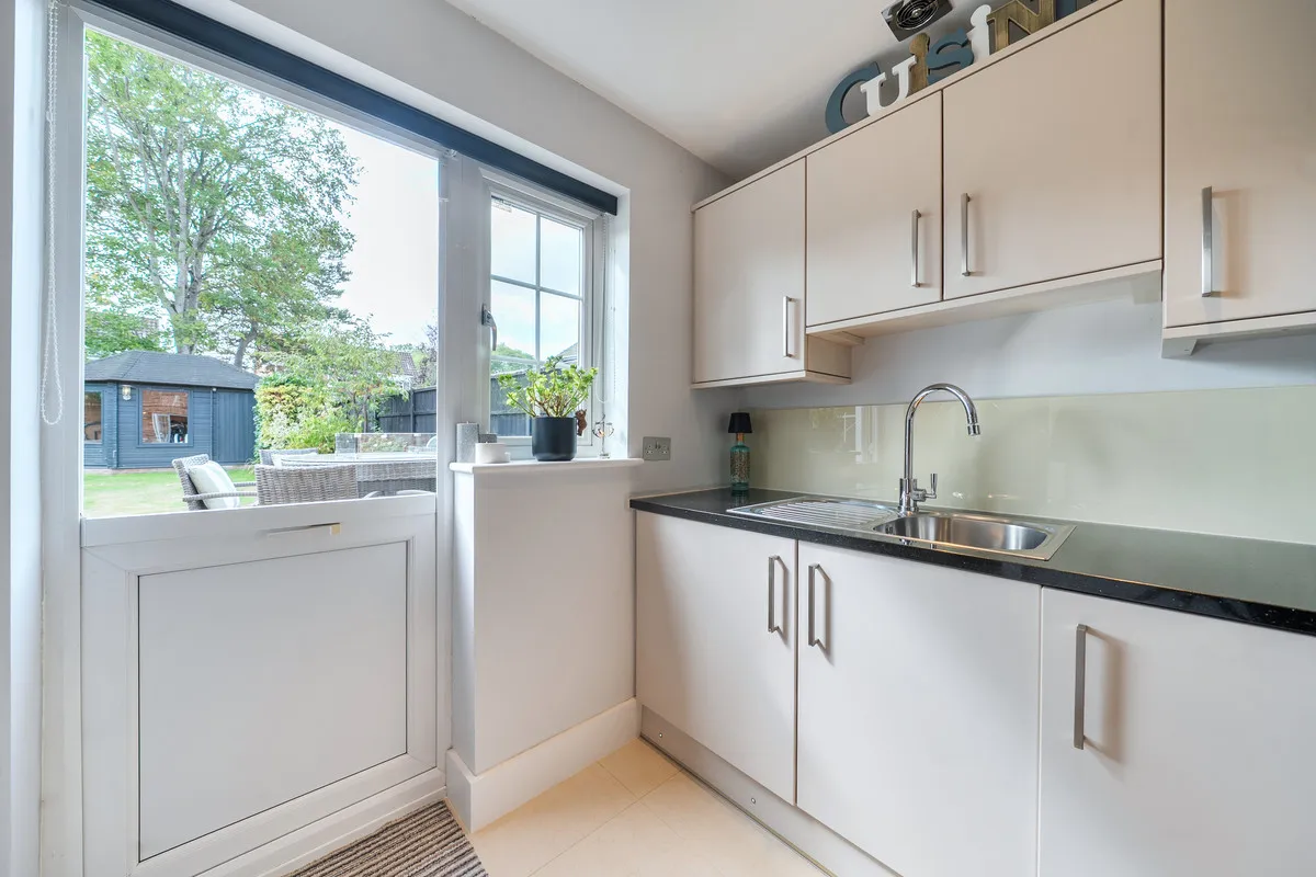 Hall Lane, Yateley, GU46, photo 9