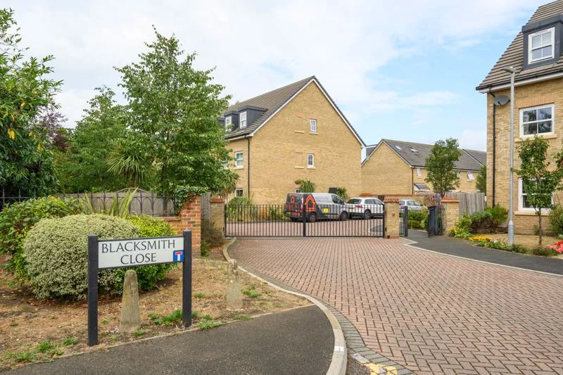 Blacksmith Close Forge Lane, Sunbury-On-Thames TW16 6BF, photo 15
