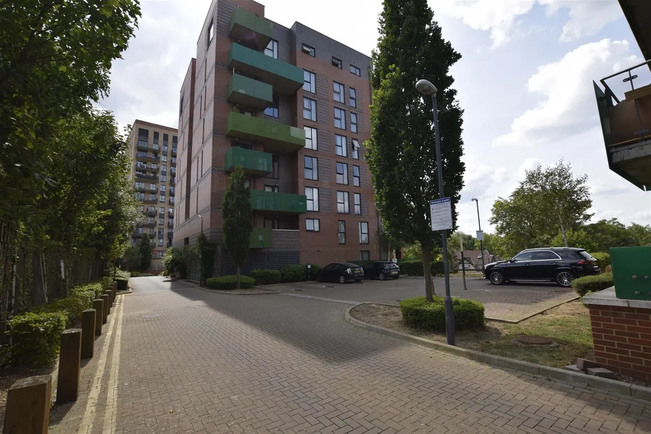 Matthews Close, Wembley, HA9, photo 8