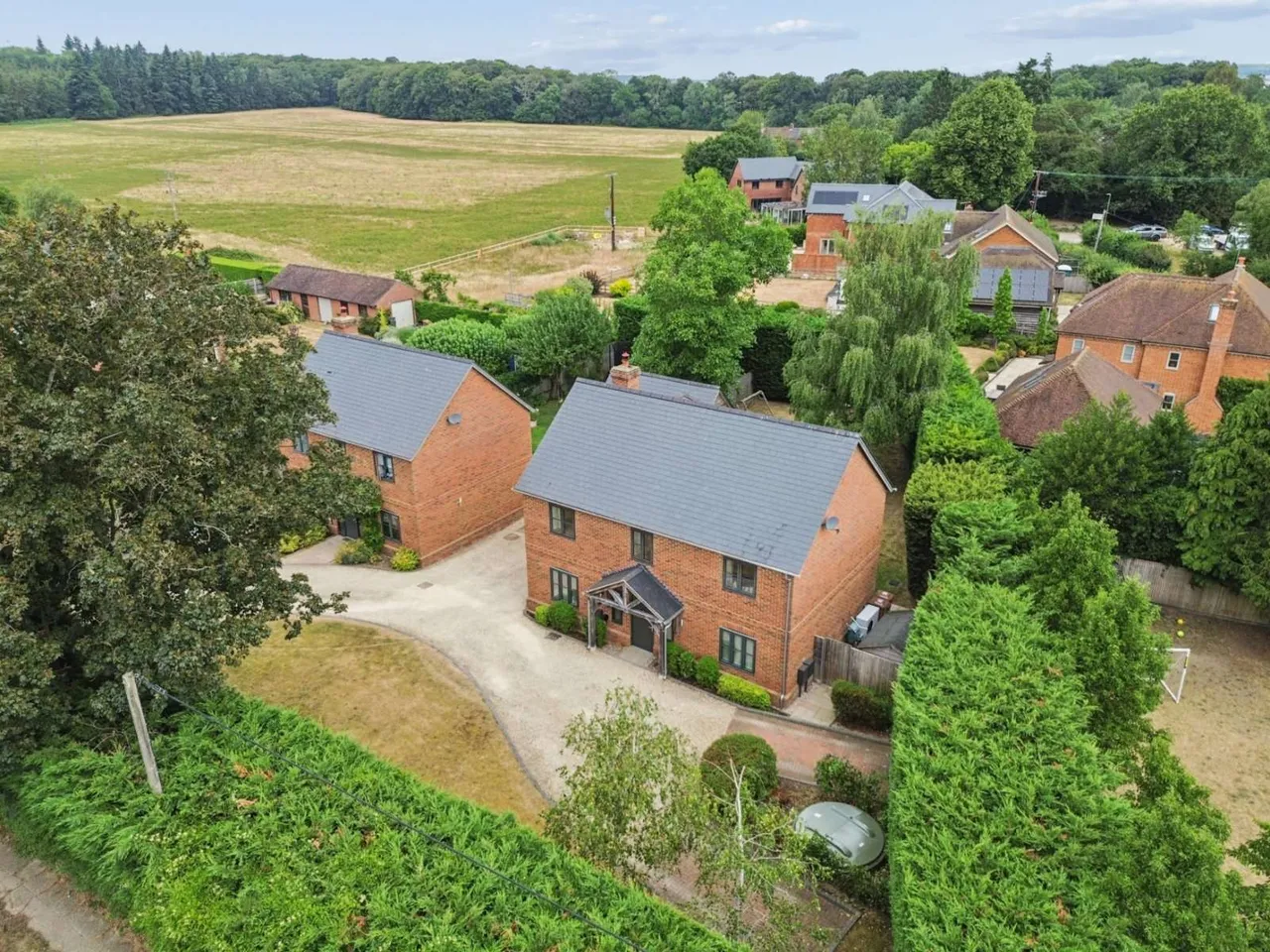 4 bed house for sale — Orchard Gardens, Bix, Henley-On-Thames, Oxfordshire, RG9 6DB