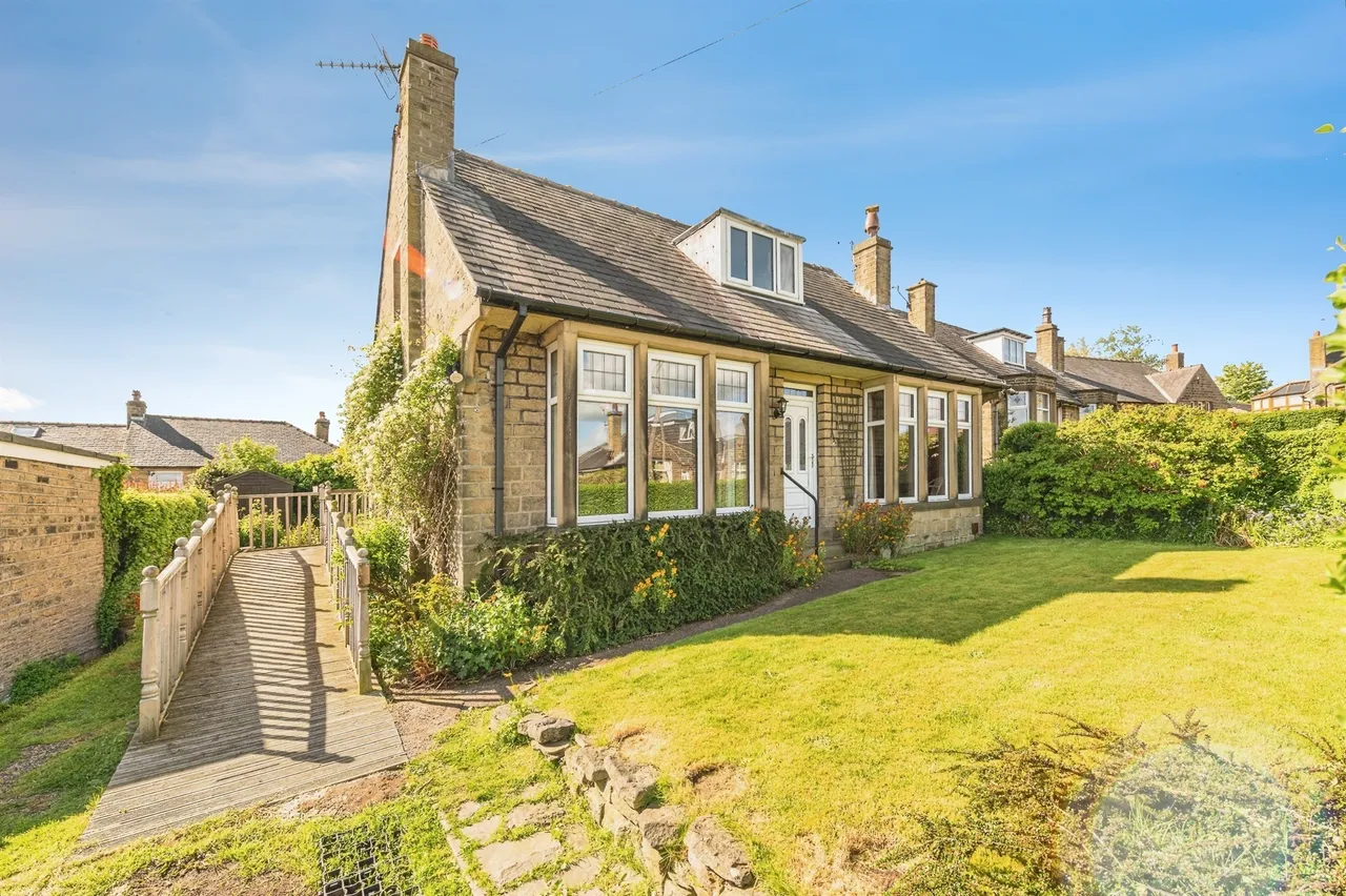 3 bed house for sale — Stonefield Avenue, HUDDERSFIELD