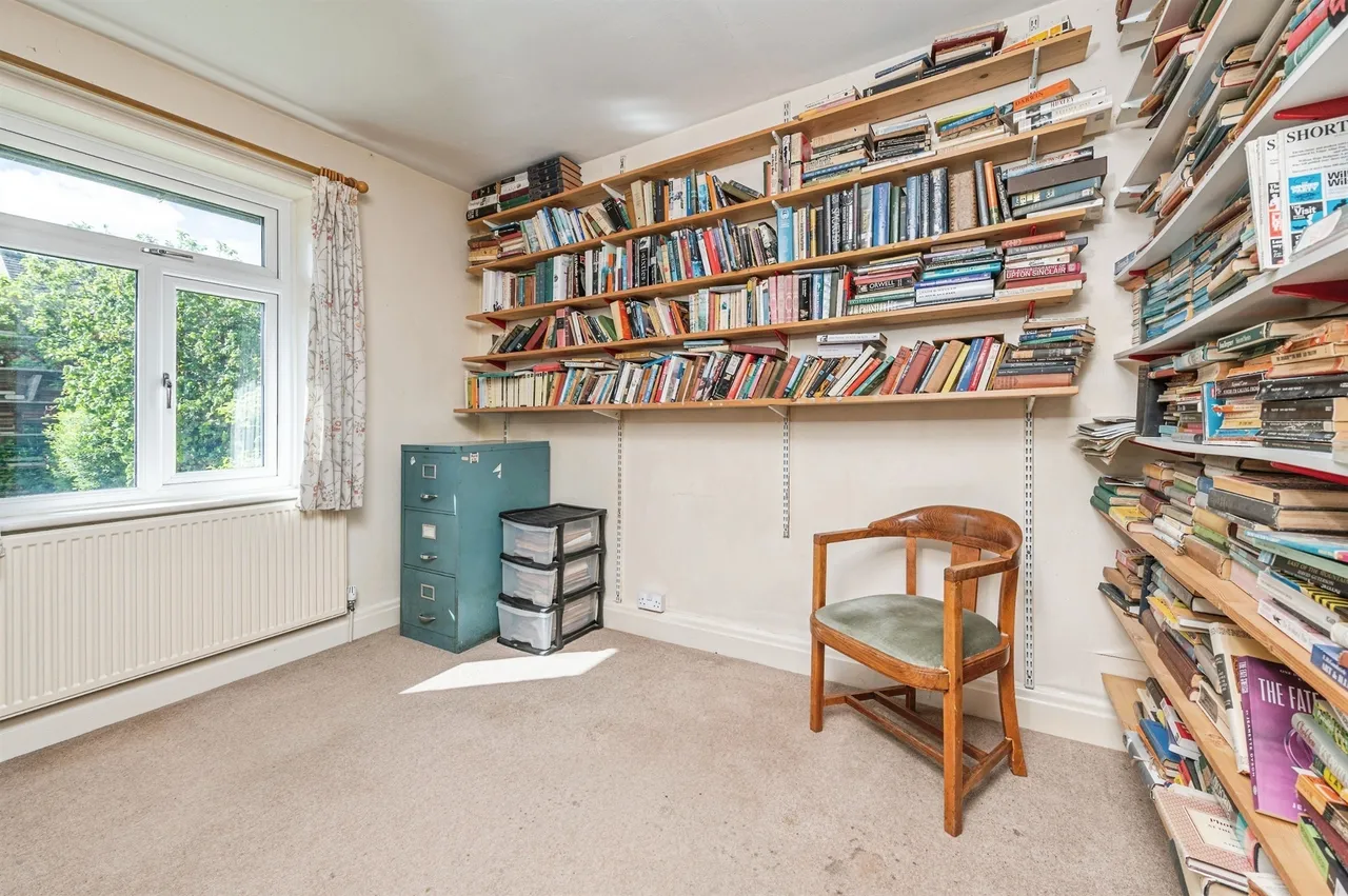 Stonefield Avenue, HUDDERSFIELD, photo 9
