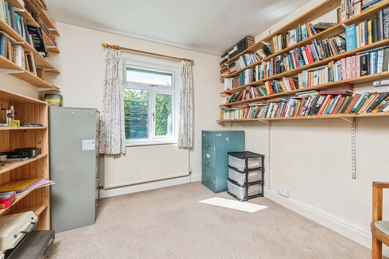 Stonefield Avenue, HUDDERSFIELD, photo 10