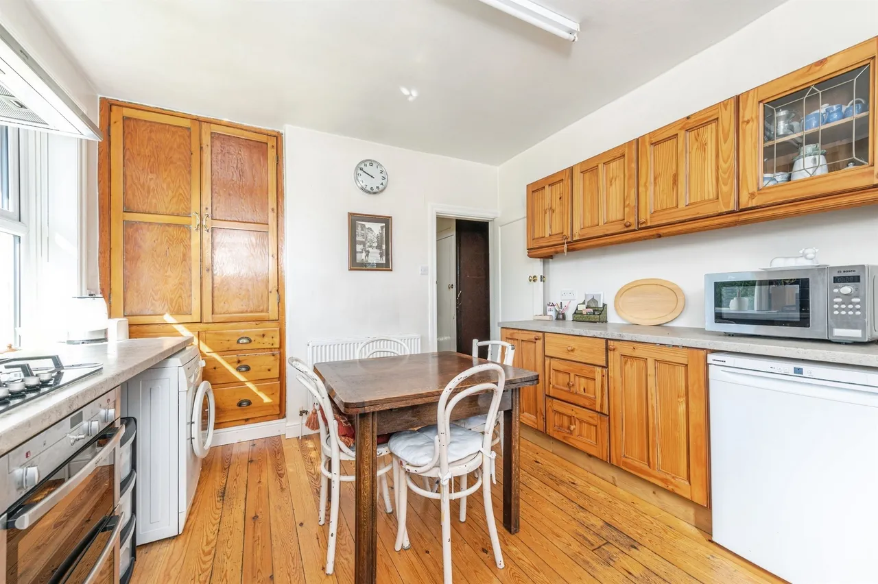 Stonefield Avenue, HUDDERSFIELD, photo 5