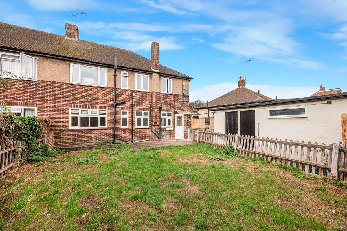 Lancelot Road, Ilford, Essex, IG6 3BE, photo 4