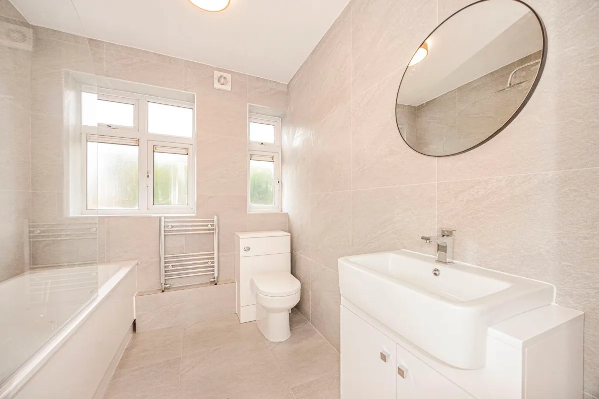 Lancelot Road, Ilford, Essex, IG6 3BE, photo 9