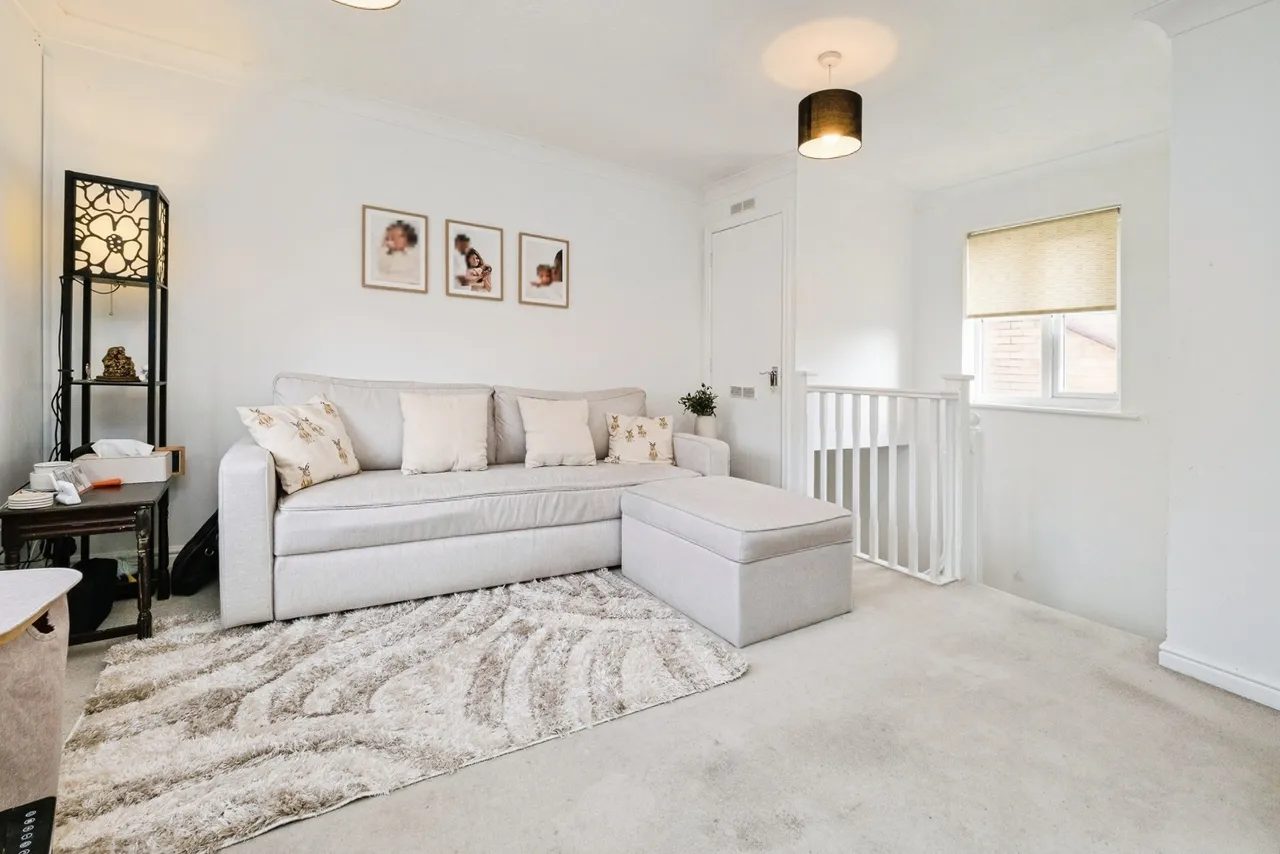 Beech Close, Loughton, Essex, IG10, photo 5