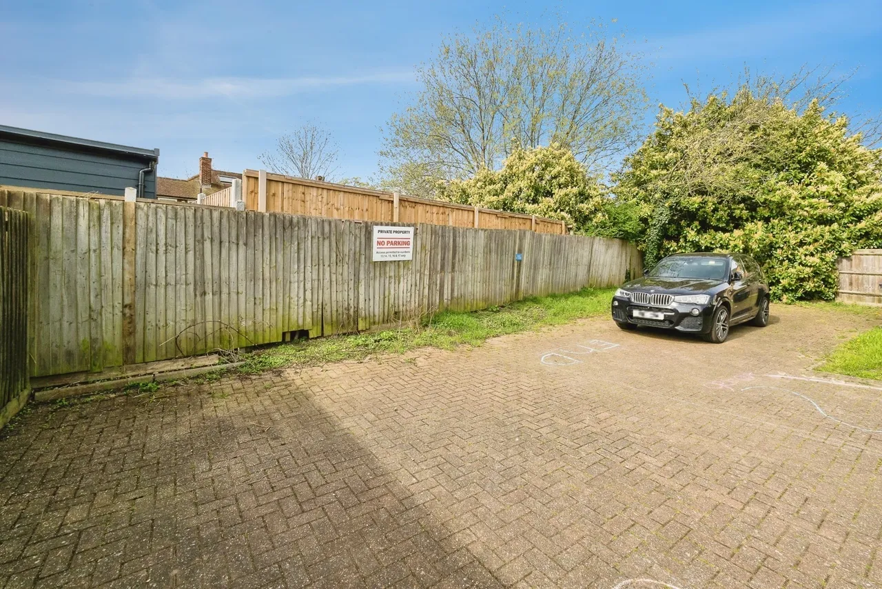 Beech Close, Loughton, Essex, IG10, photo 10