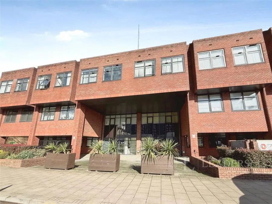 2 bed property for sale, Flowers Way, Luton, LU1