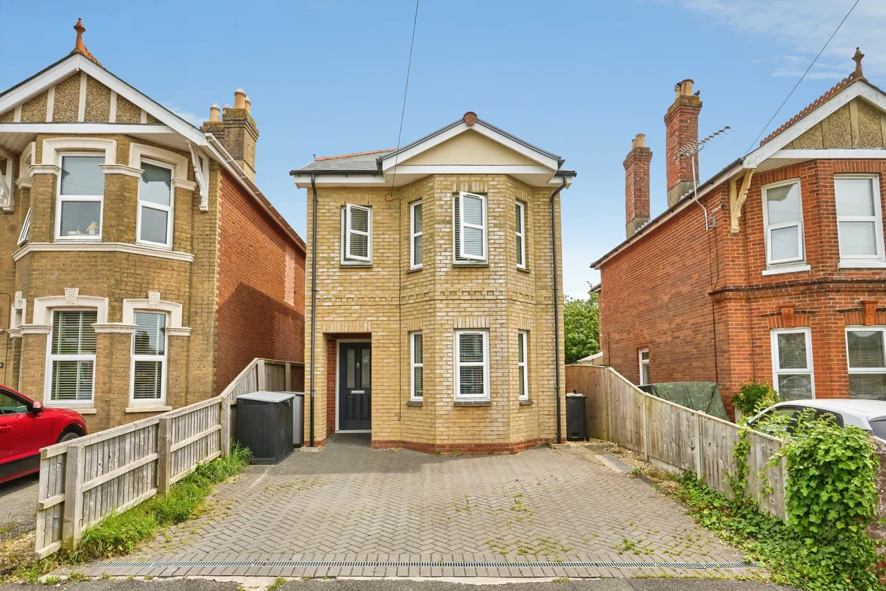 4 bed house for sale — High Park Road, Ryde