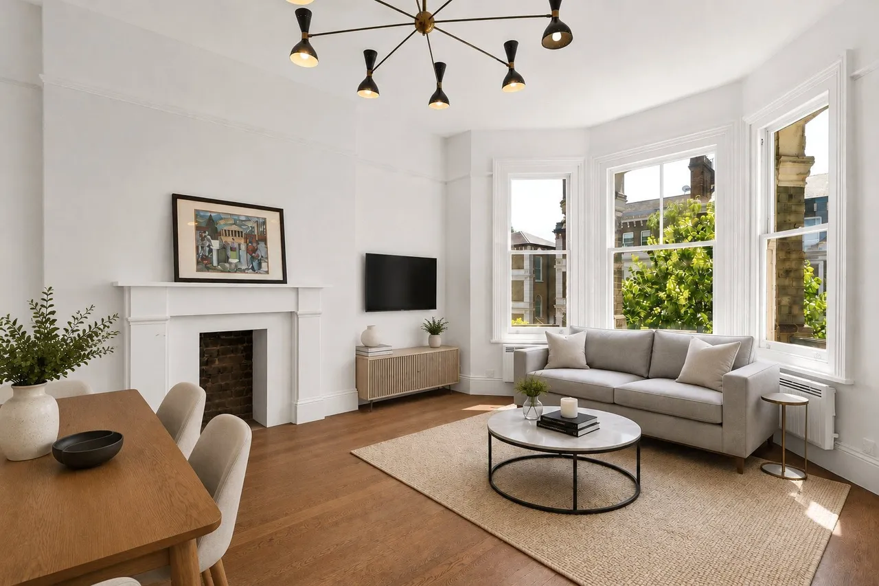 2 bed flat for sale, North Side Wandsworth Common, London, SW18