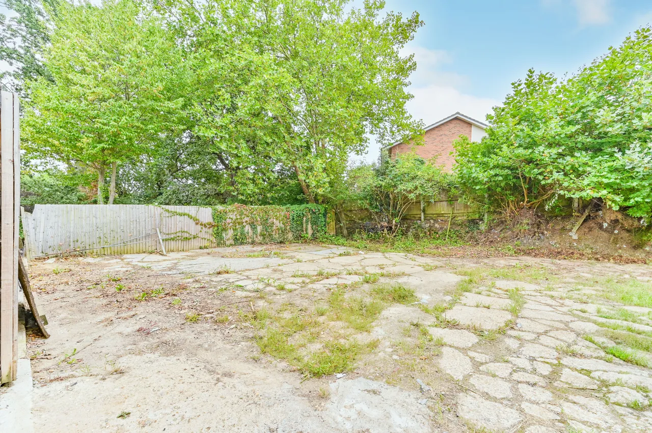 Land to the Rear, 23 Hillside Road, London, photo 3