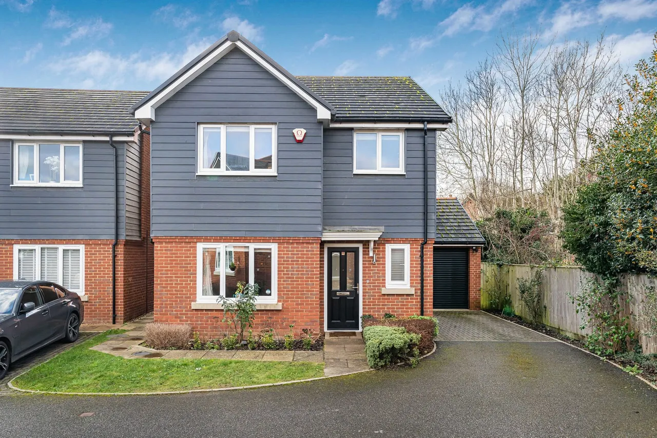 3 bed house for sale, The Gower, Egham, TW20