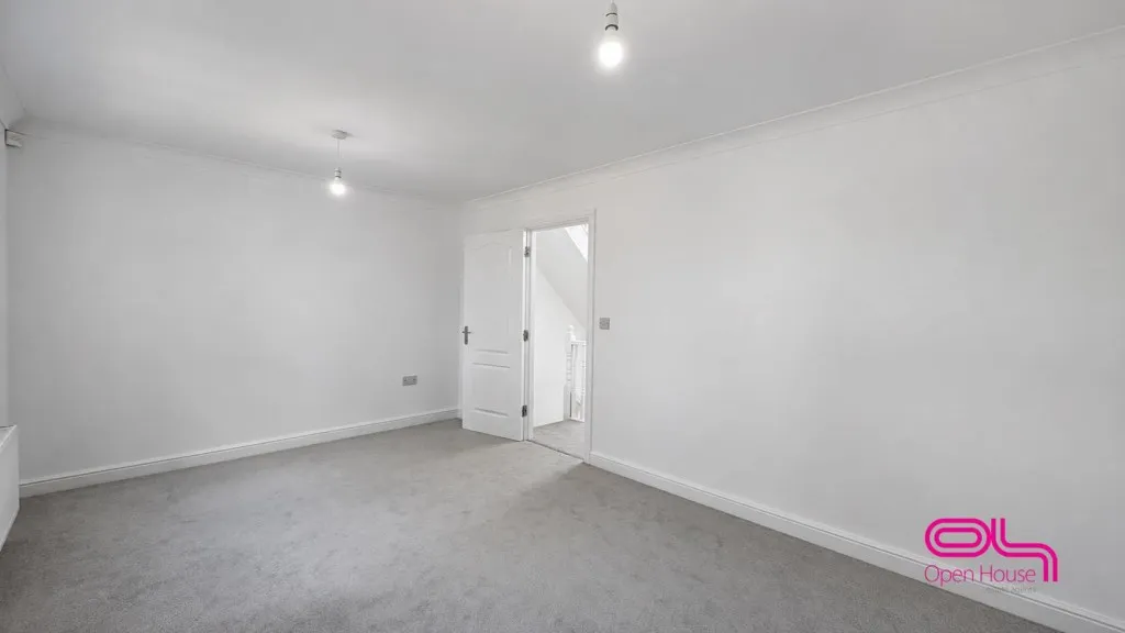 Higher Clough Close, Bolton, BL3, photo 6