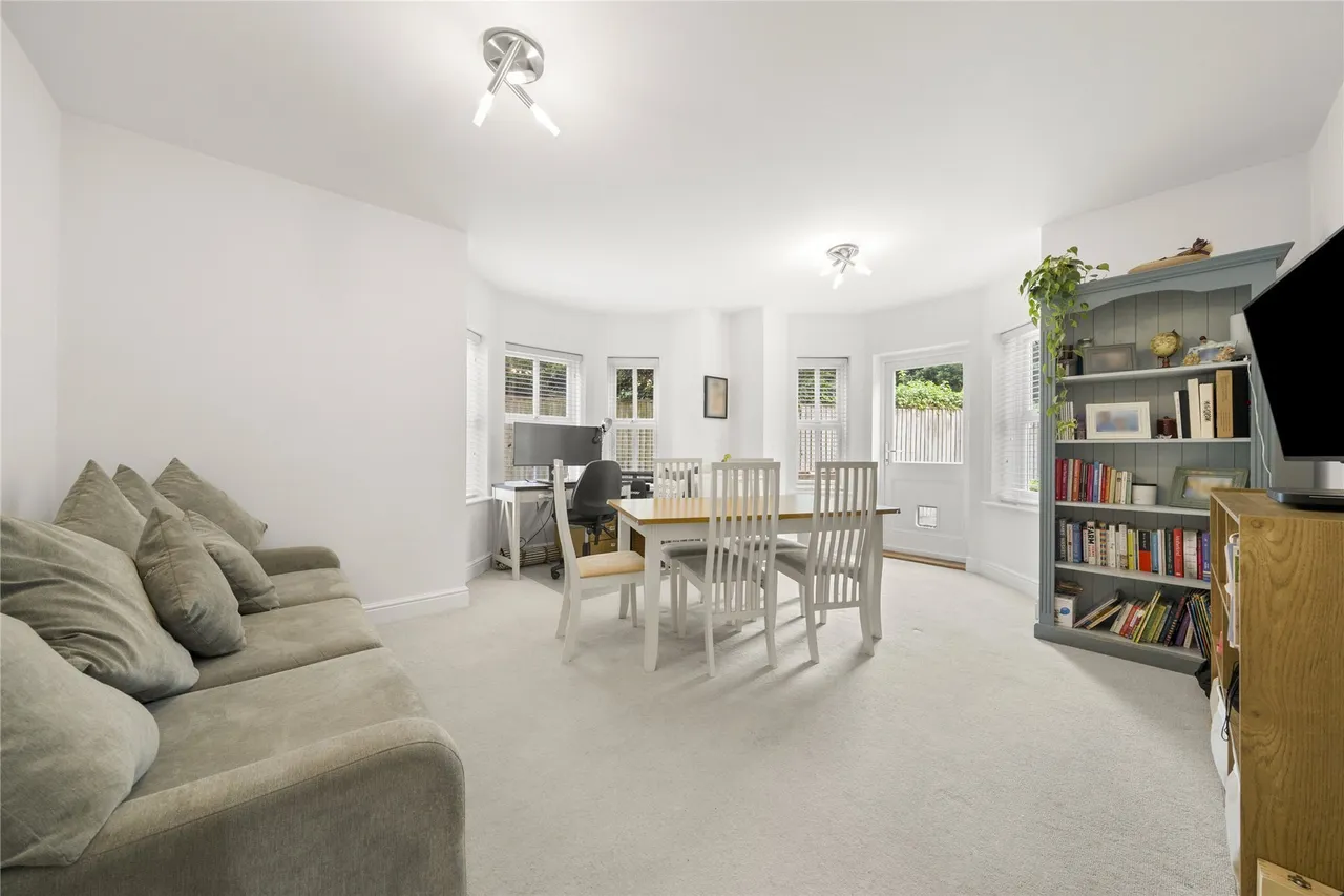 Tilt Road, Cobham, Surrey, KT11, photo 2