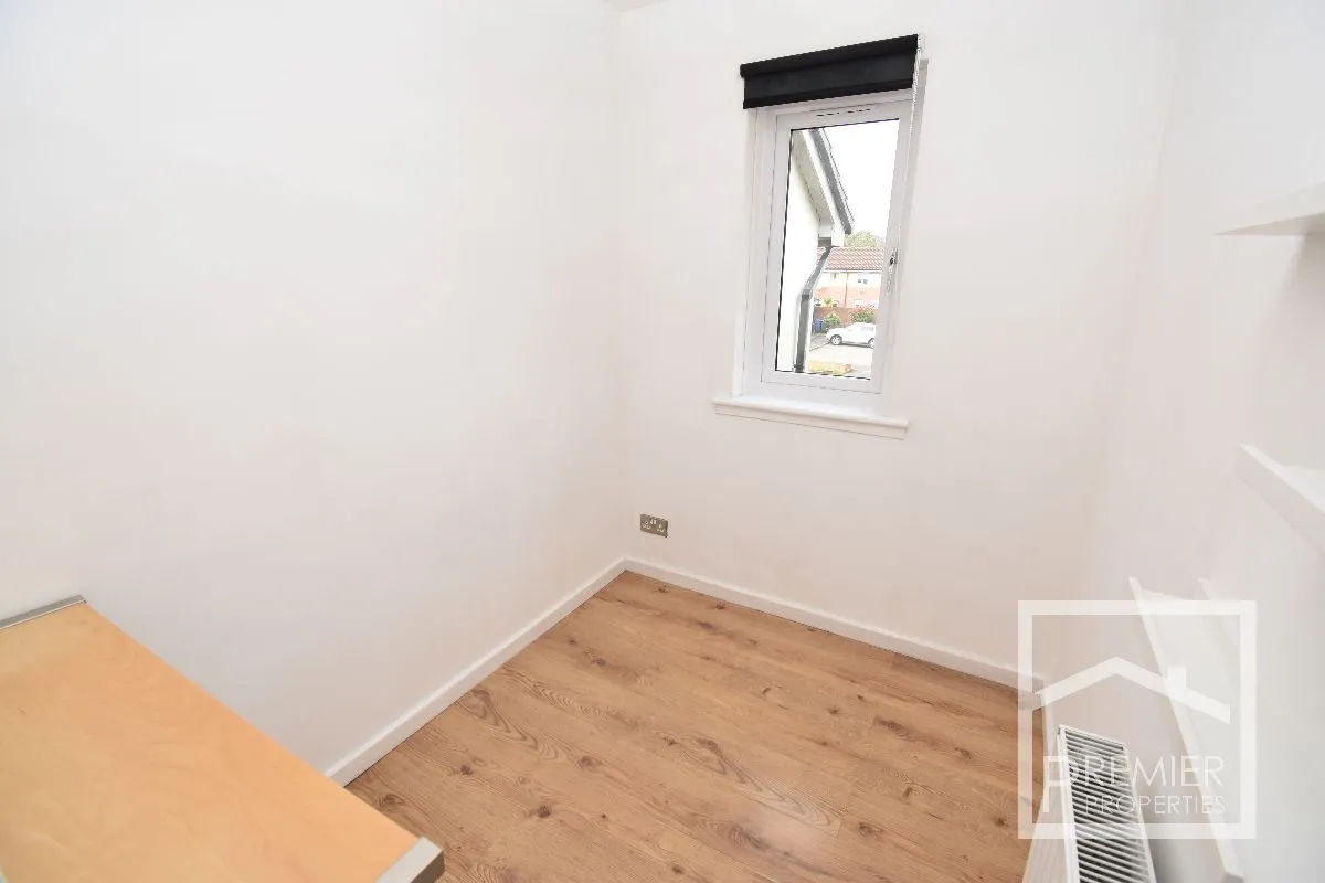 3 bedroom Mid-Terraced To Let, photo 8