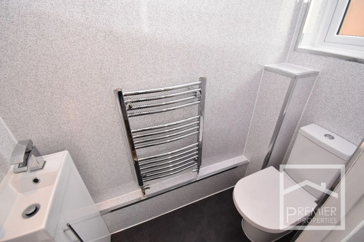 3 bedroom Mid-Terraced To Let, photo 4