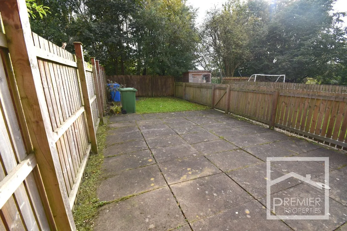 3 bedroom Mid-Terraced To Let, photo 10