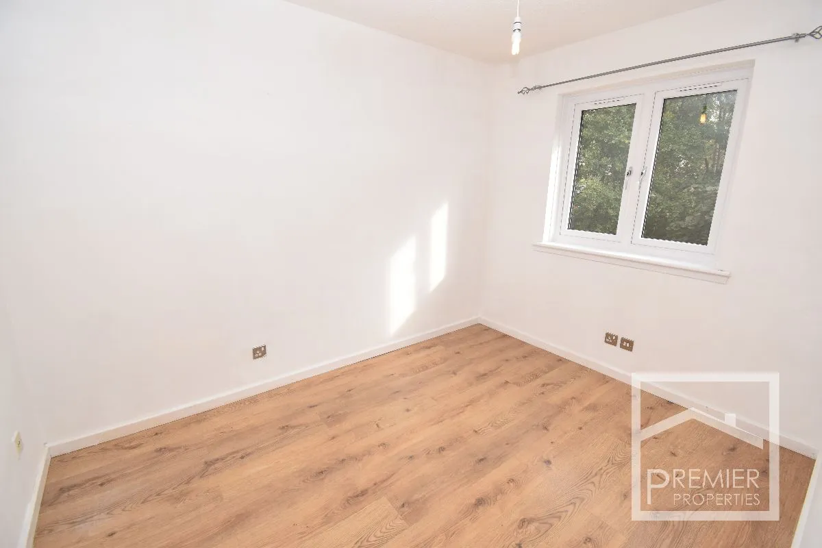 3 bedroom Mid-Terraced To Let, photo 7