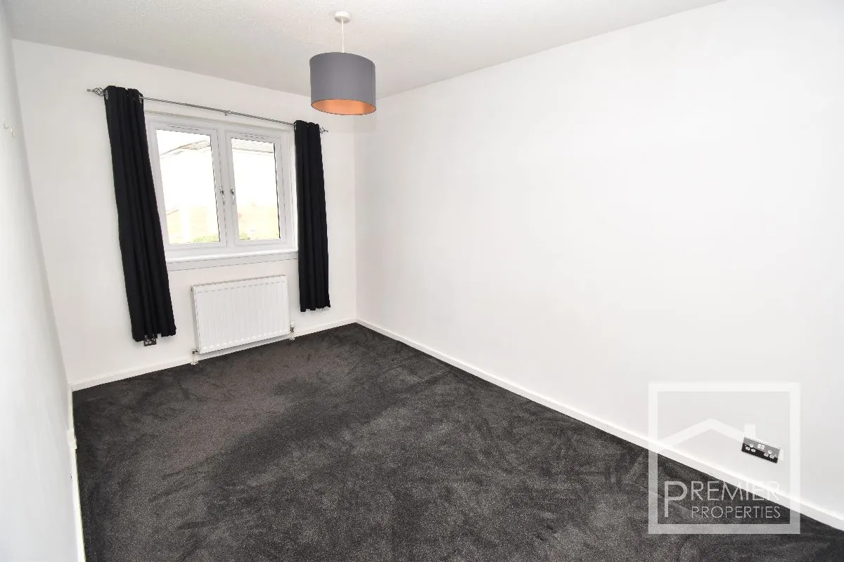 3 bedroom Mid-Terraced To Let, photo 6