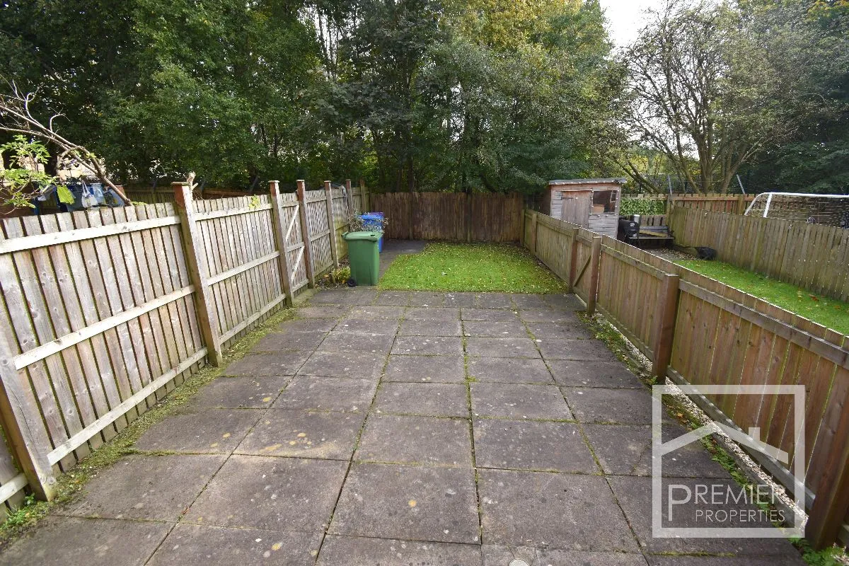 3 bedroom Mid-Terraced To Let, photo 9