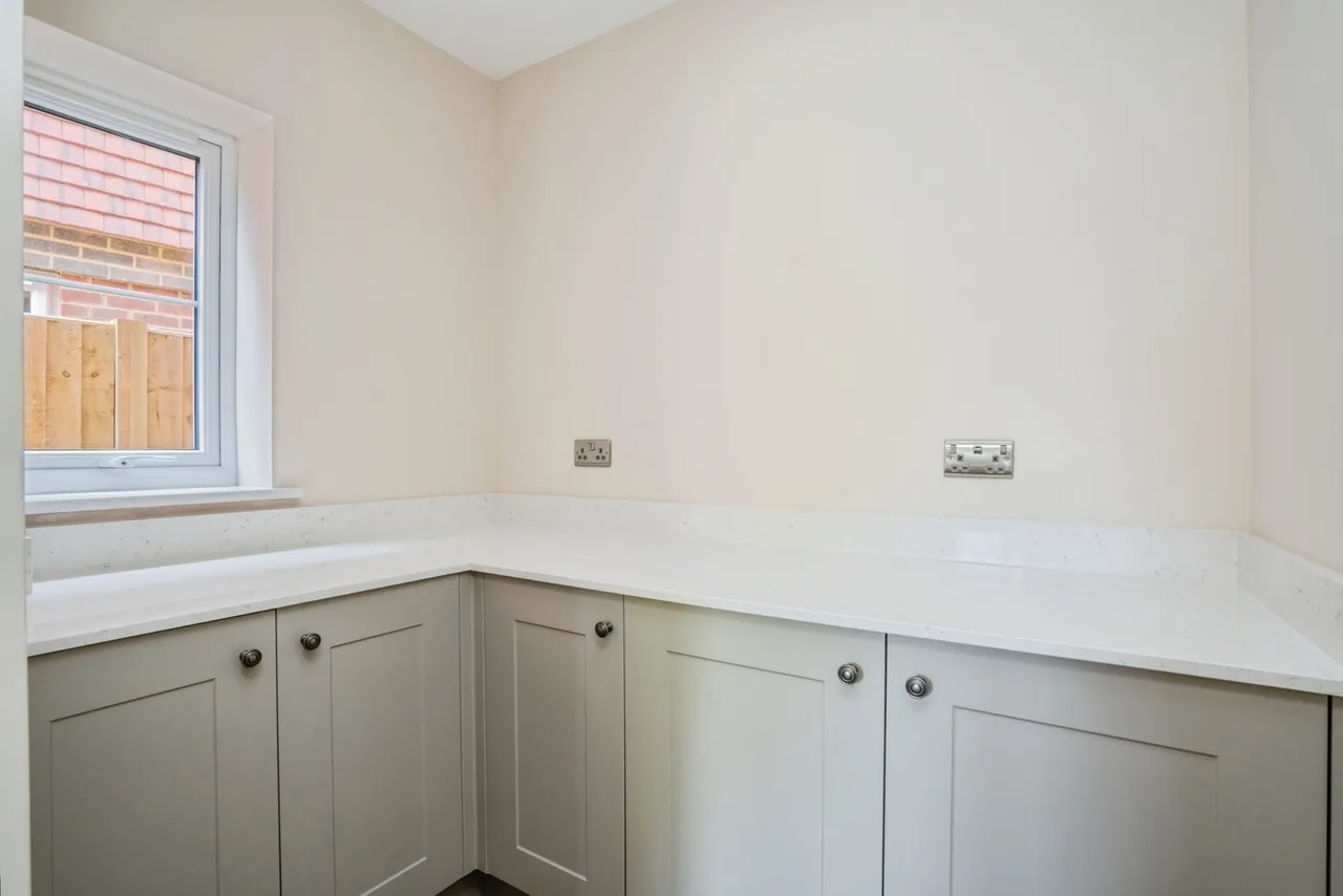 Orchard Close, Bosham, PO18, photo 13