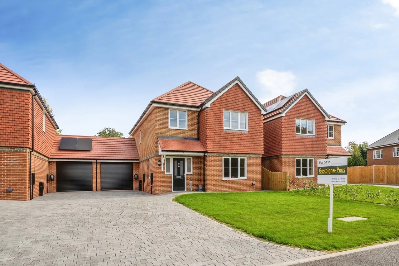 4 bed house for sale, Orchard Close, Bosham, PO18