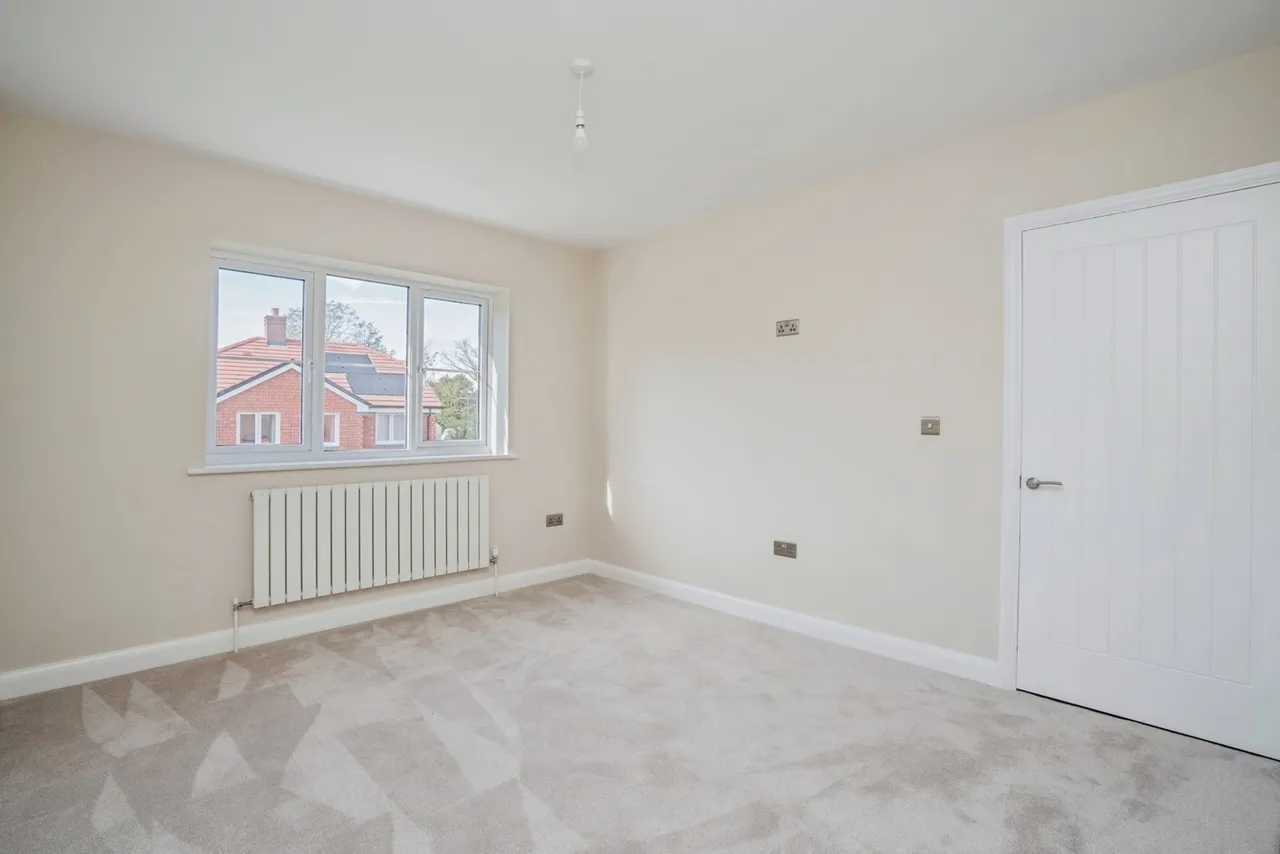 Orchard Close, Bosham, PO18, photo 8