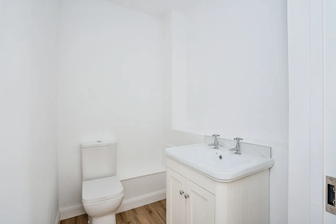 Orchard Close, Bosham, PO18, photo 14