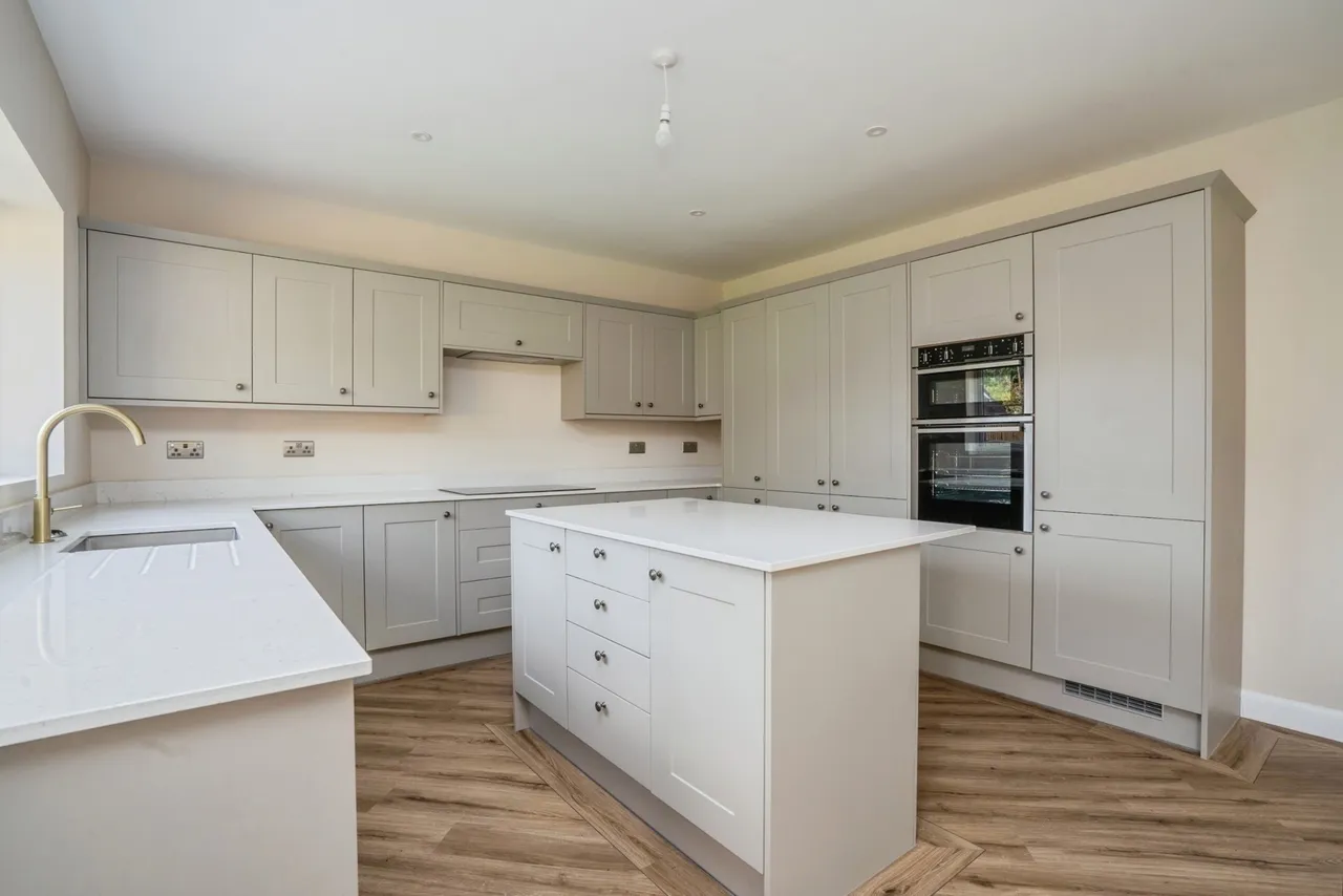 Orchard Close, Bosham, PO18, photo 2