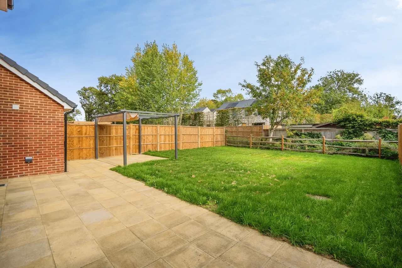Orchard Close, Bosham, PO18, photo 18