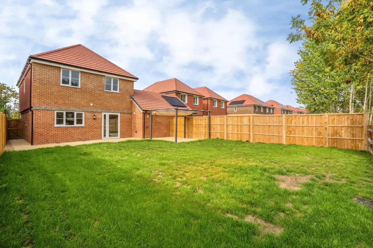 Orchard Close, Bosham, PO18, photo 6