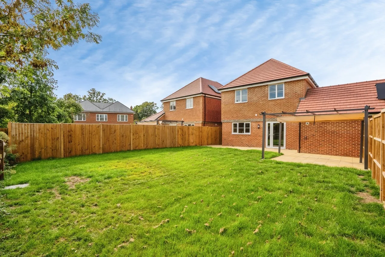 Orchard Close, Bosham, PO18, photo 19
