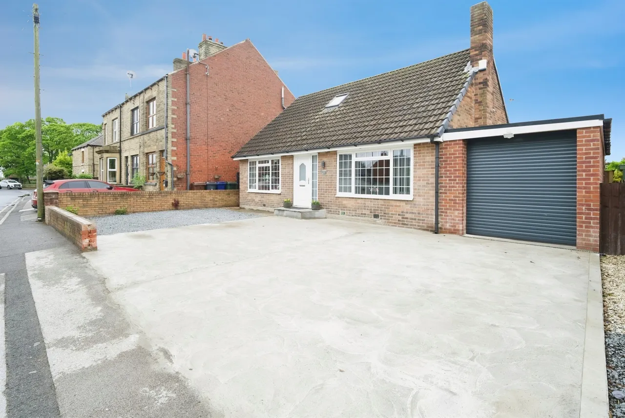 3 bed house for sale — Royston Lane, Barnsley