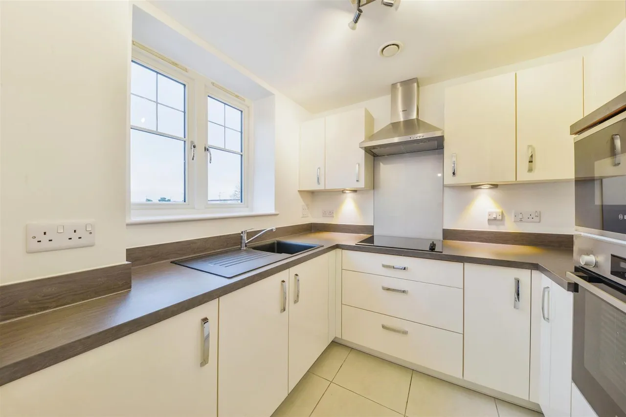 Great North Road, Hatfield, AL9, photo 8