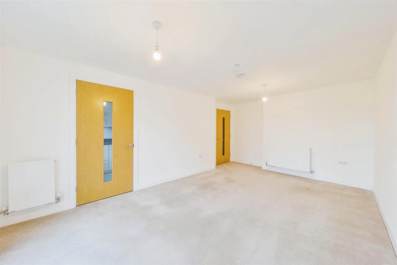 Great North Road, Hatfield, AL9, photo 5