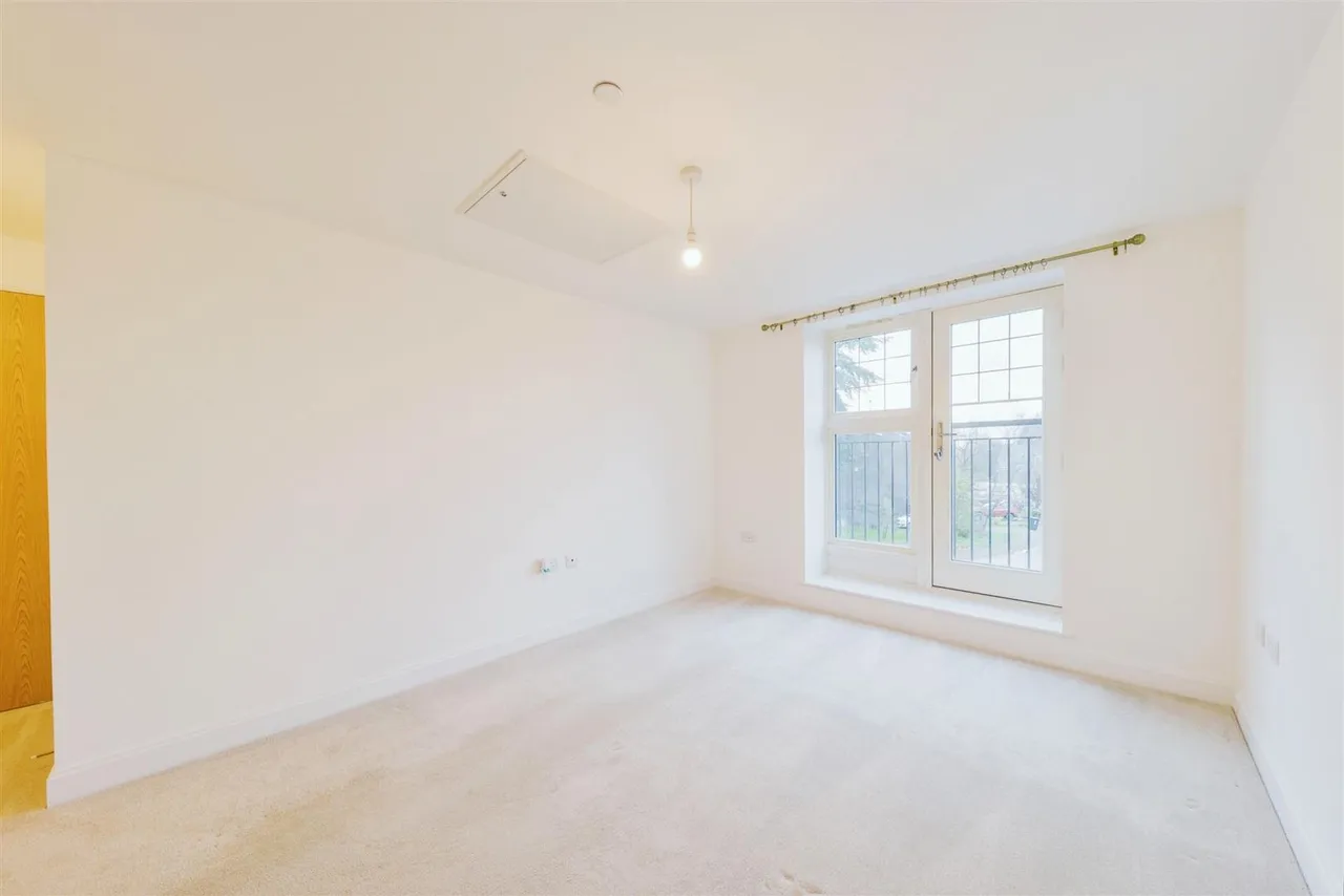 Great North Road, Hatfield, AL9, photo 6